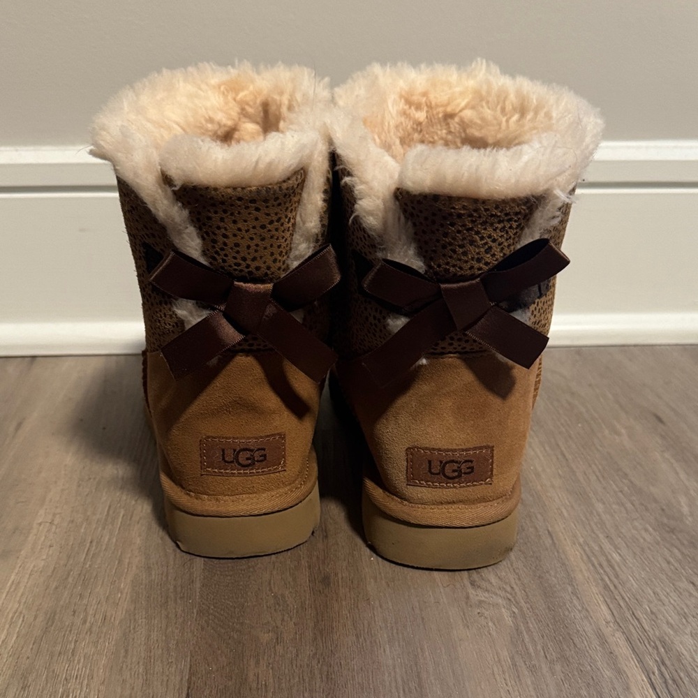 UGG Bailey Bow II Leopard Boots - Picture 3 of 6